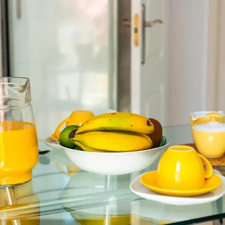 Beachfront Triplex With Swimming Pool & Parking *