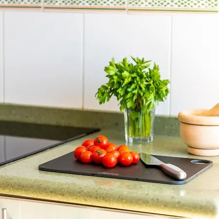 Beachfront Triplex With Swimming Pool & Parking Appartamento