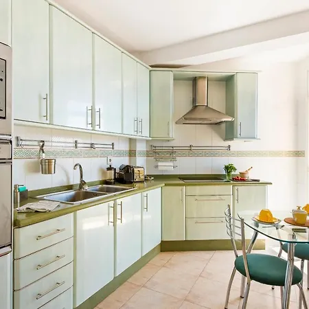 Apartmán Beachfront Triplex With Parking Radazul