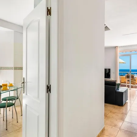 Apartmán Beachfront Triplex With Parking *