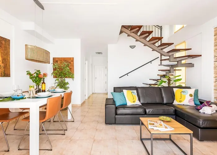 Апартаменты Beachfront Triplex With Parking