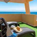 Beachfront Triplex With Parking * Radazul