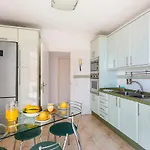 Beachfront Triplex With Parking Apartamento