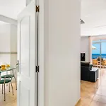 Apartmán Beachfront Triplex With Parking *