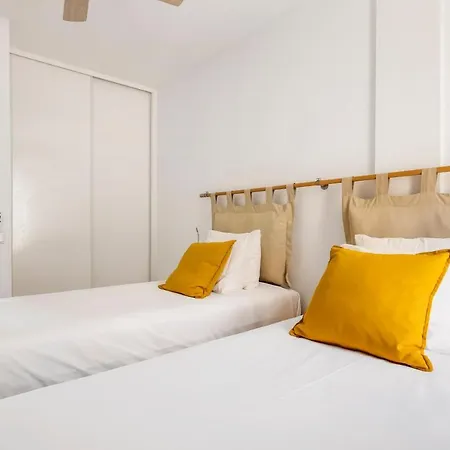 Beachfront Triplex With Swimming Pool & Parking