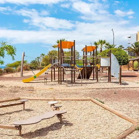 Beachfront Triplex With Swimming Pool & Parking *