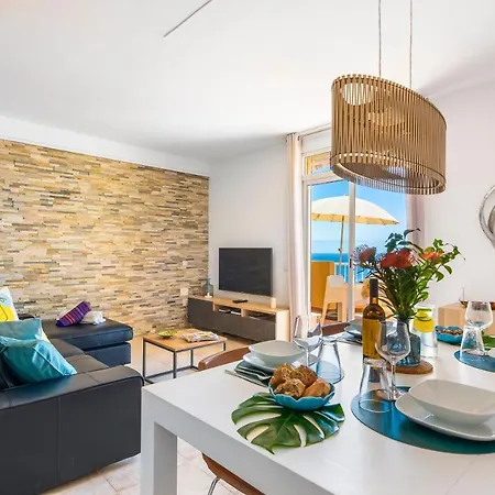 Beachfront Triplex With Parking 公寓 *