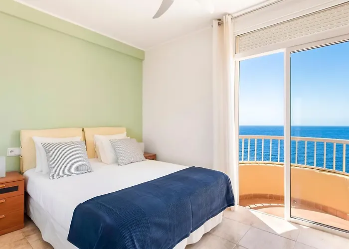 Beachfront Triplex With Parking 아파트 *