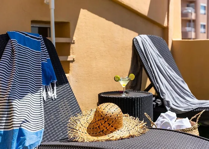 Beachfront Triplex With Parking 아파트 *