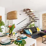 Beachfront Triplex With Parking * Radazul