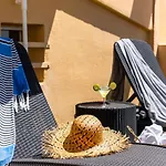 Beachfront Triplex With Parking Appartement *