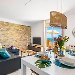 Beachfront Triplex With Parking Appartement *